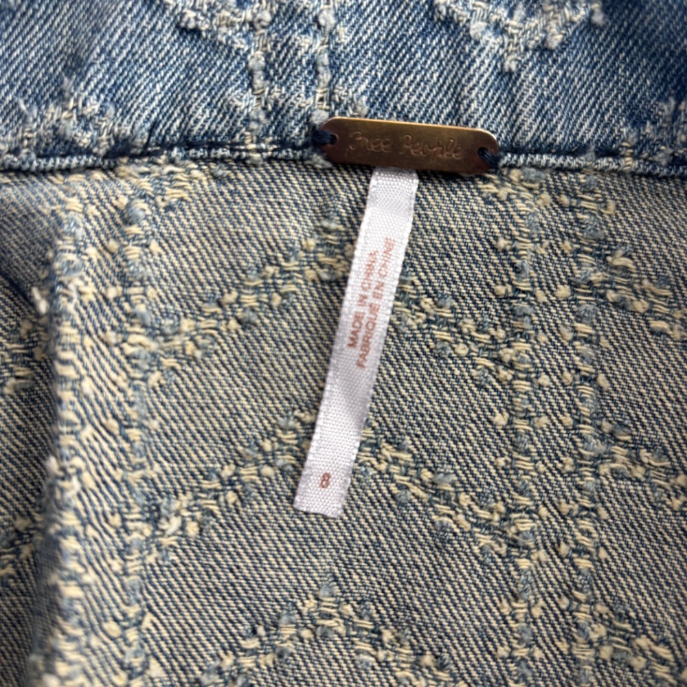 FREE PEOPLE Asymmetrical Denim JEAN Jacket Blue Distressed zipper detail Size 8 - Picture 7 of 7